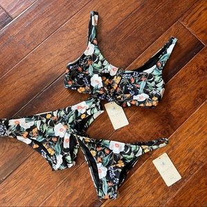 Body Glove Bikini with 2 bottoms